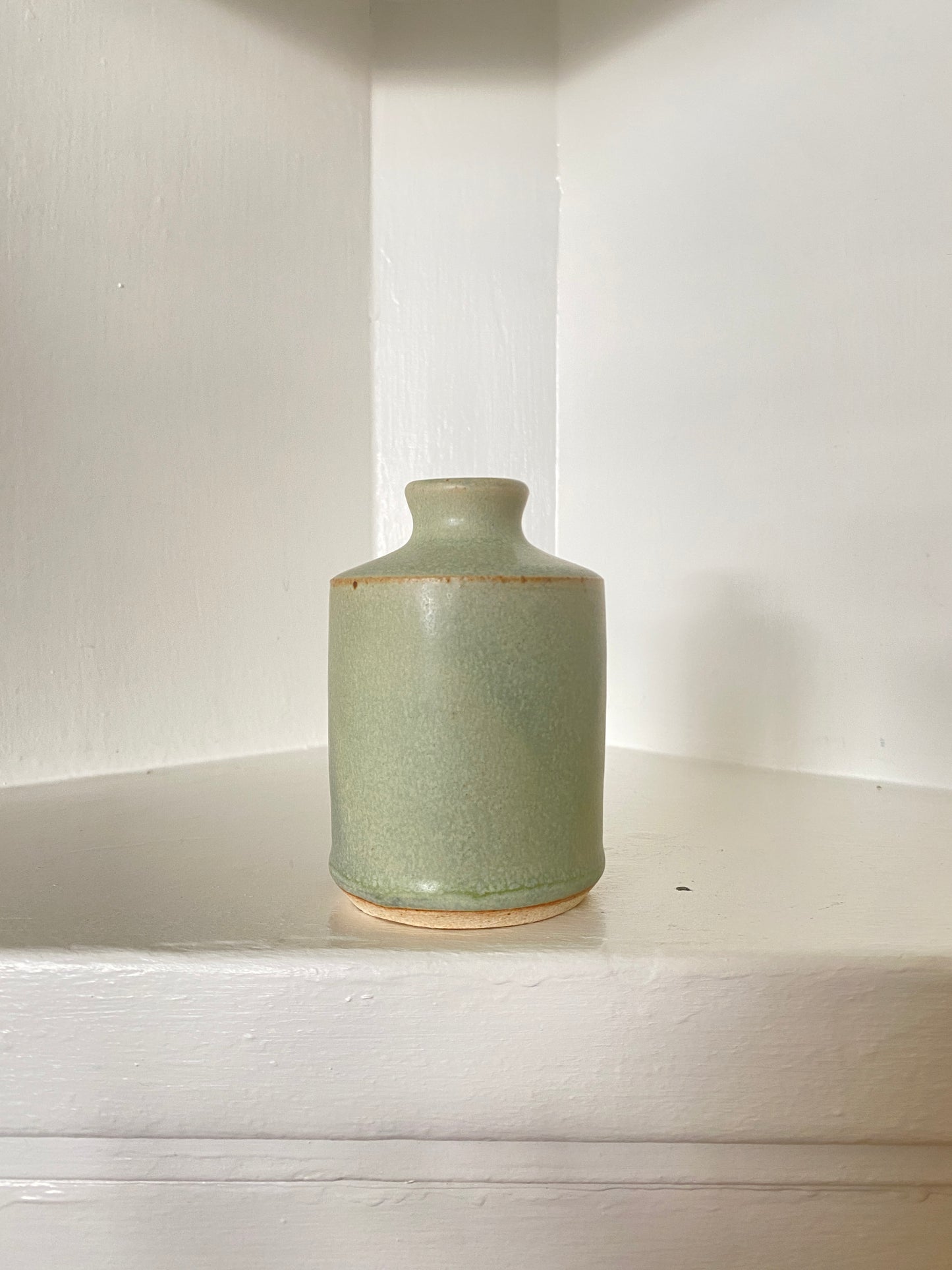 stoneware bud vase - pistachio