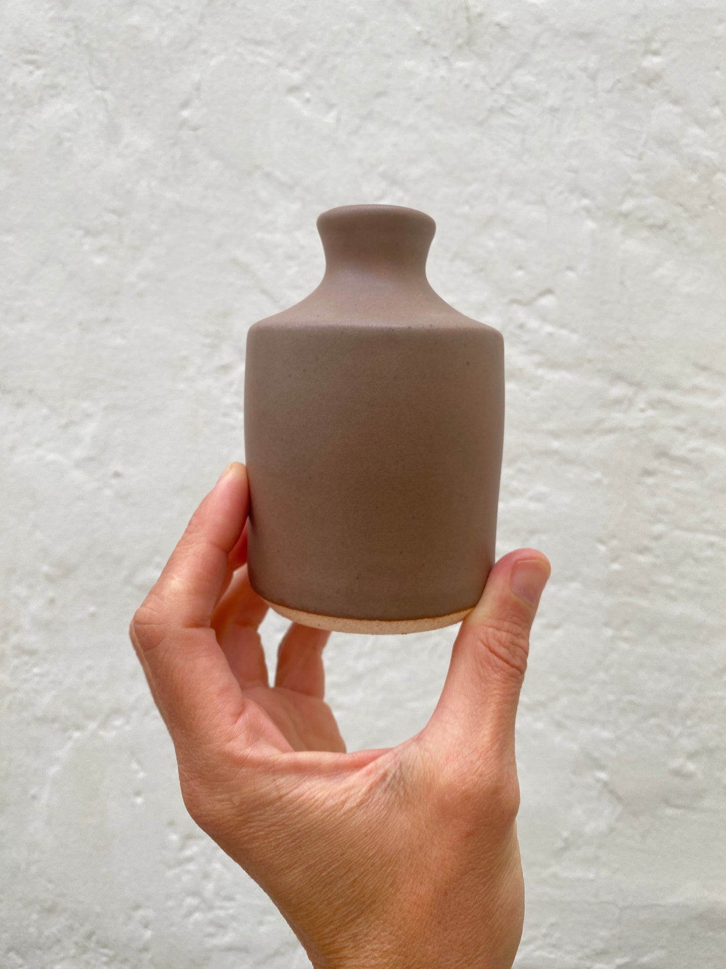 stoneware bud vase - chocolate