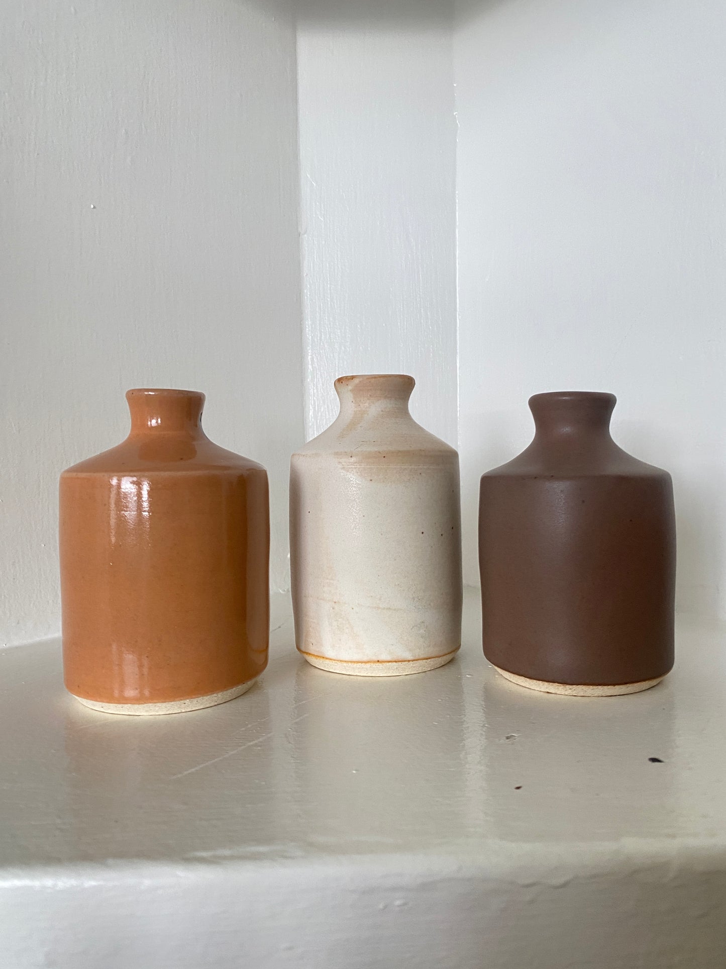 stoneware bud vase - chocolate